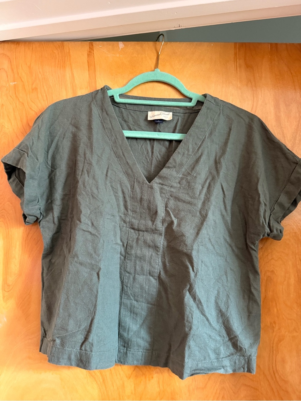 Green linen cropped shirt